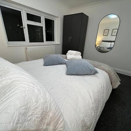 Апартаменты Modern & Stylish Haven In Heart Of Лондон Экстерьер фото