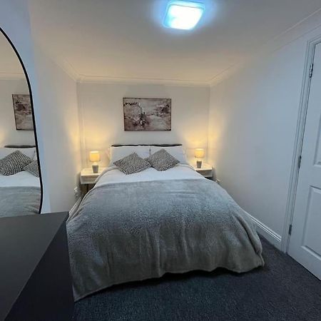 Апартаменты Modern & Stylish Haven In Heart Of Лондон Экстерьер фото