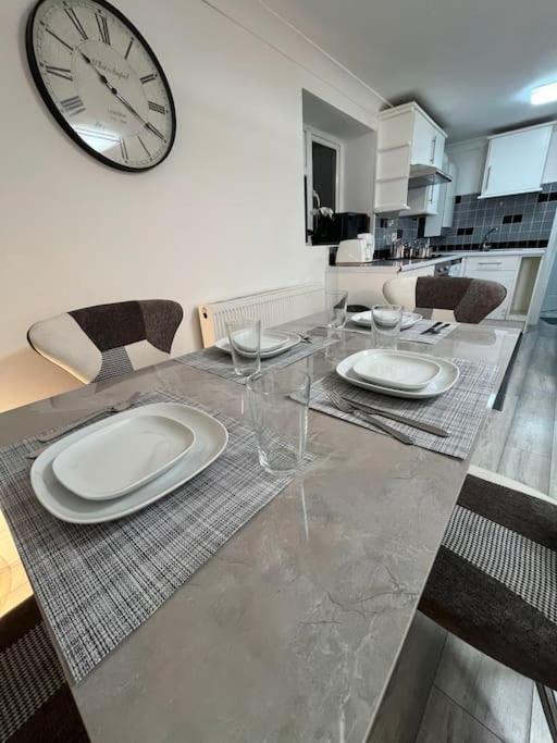Апартаменты Modern & Stylish Haven In Heart Of Лондон Экстерьер фото